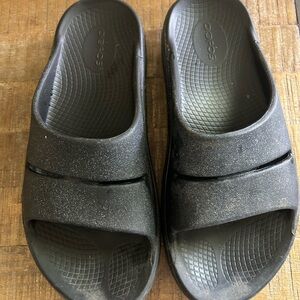 OOFOS Black Slide Sandals
